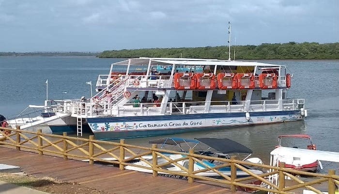 passeio-de-catamara-croa-do-gore